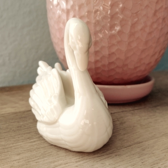 Lenox Swan Name Card Holder, Small Vintage Ivory Figurine - Picture 3 of 16
